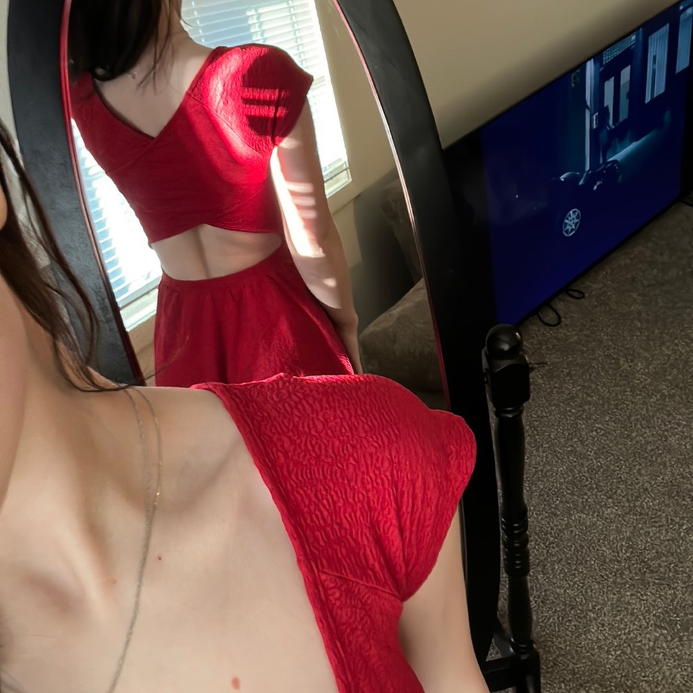 Red Dress - Picture 2 of 3